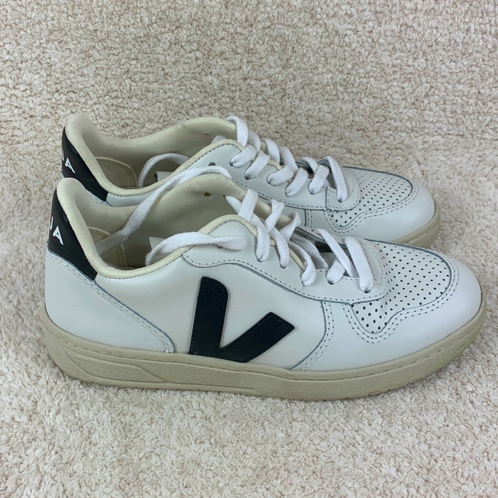 VEJA V-10 Leather Trainers